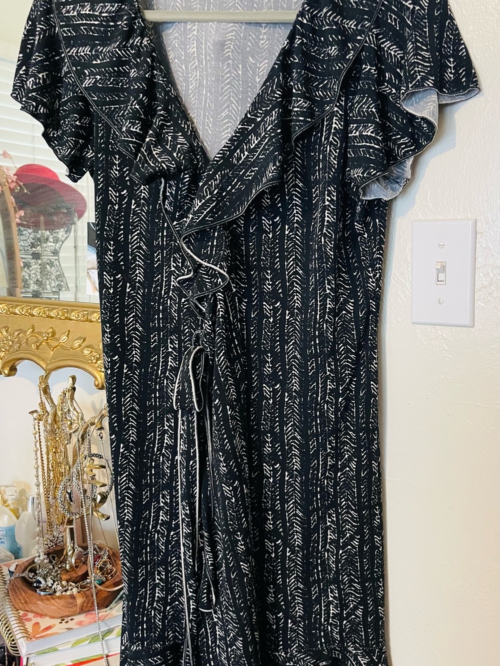 Studio M Black White Ruffle Faux Wrap Dress Flutter Sleeve Size S